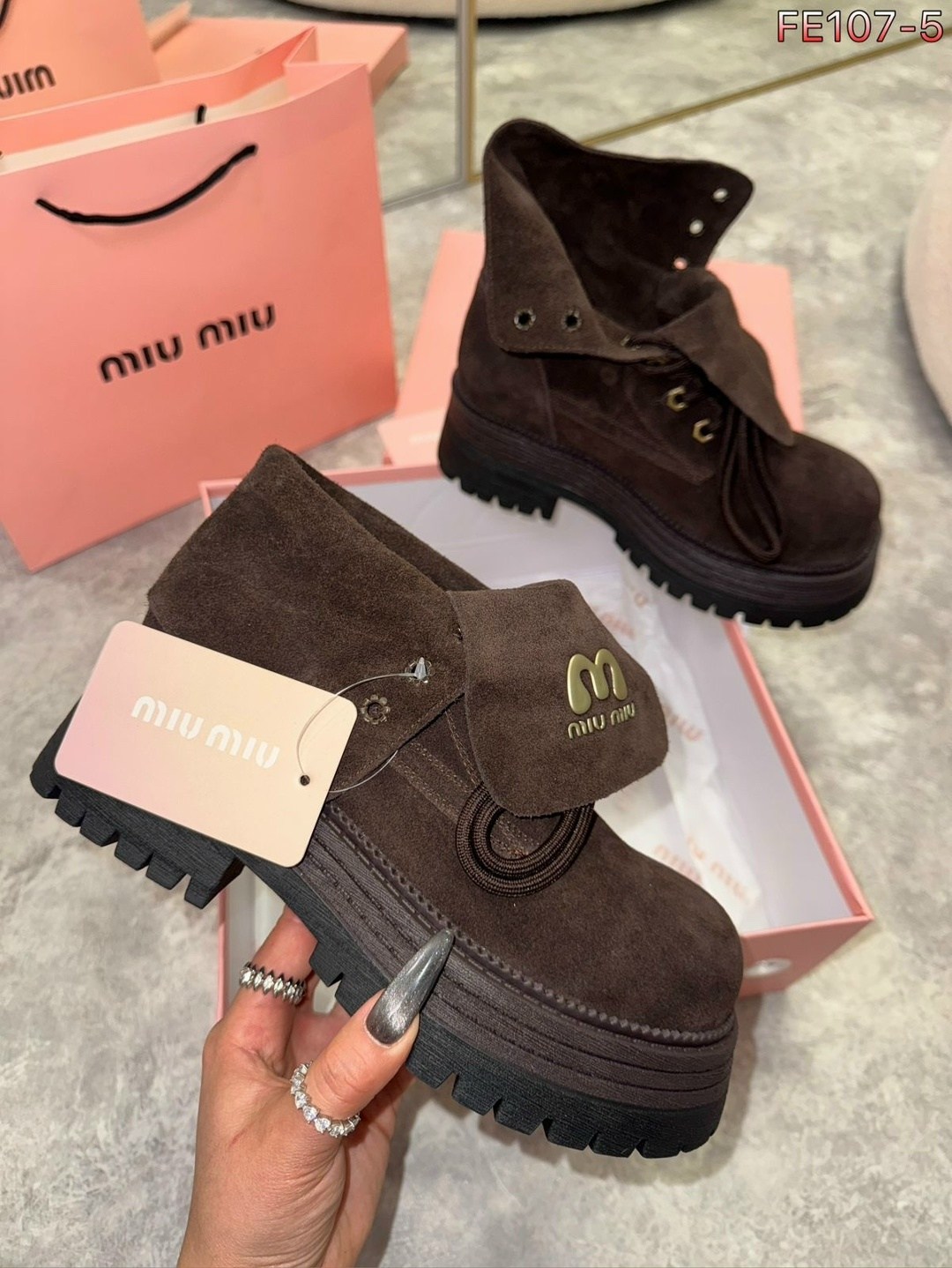 ботинки замшевые miu miu,ботинки miu miu,женские ботинки miu miu,ботинки женские miu miu зимние,ботинки миу миу натуральные замшевые miu miu