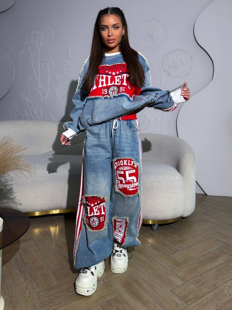 джинсы с лампасами,женский костюм,джинсы комбинированные,костюм дизайнерский,спортивный костюм