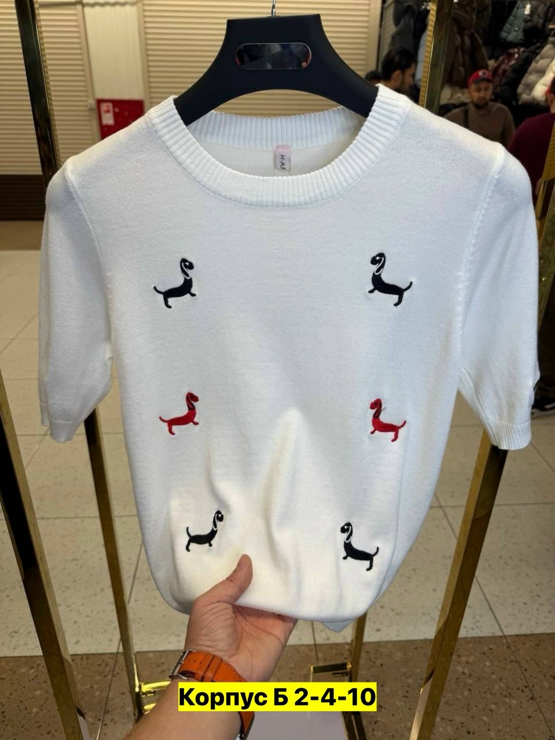 женская кофта,свитер с вышивкой таксы,свитер с вышивкой,кофточка,свитера женские