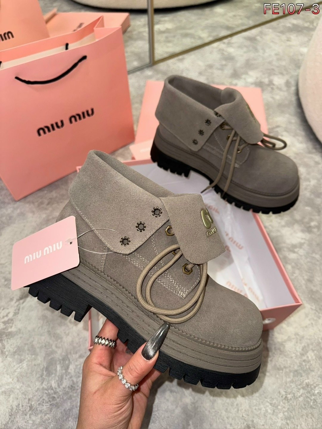 ботинки замшевые miu miu,ботинки miu miu,женские ботинки miu miu,ботинки женские miu miu зимние,ботинки миу миу натуральные замшевые miu miu