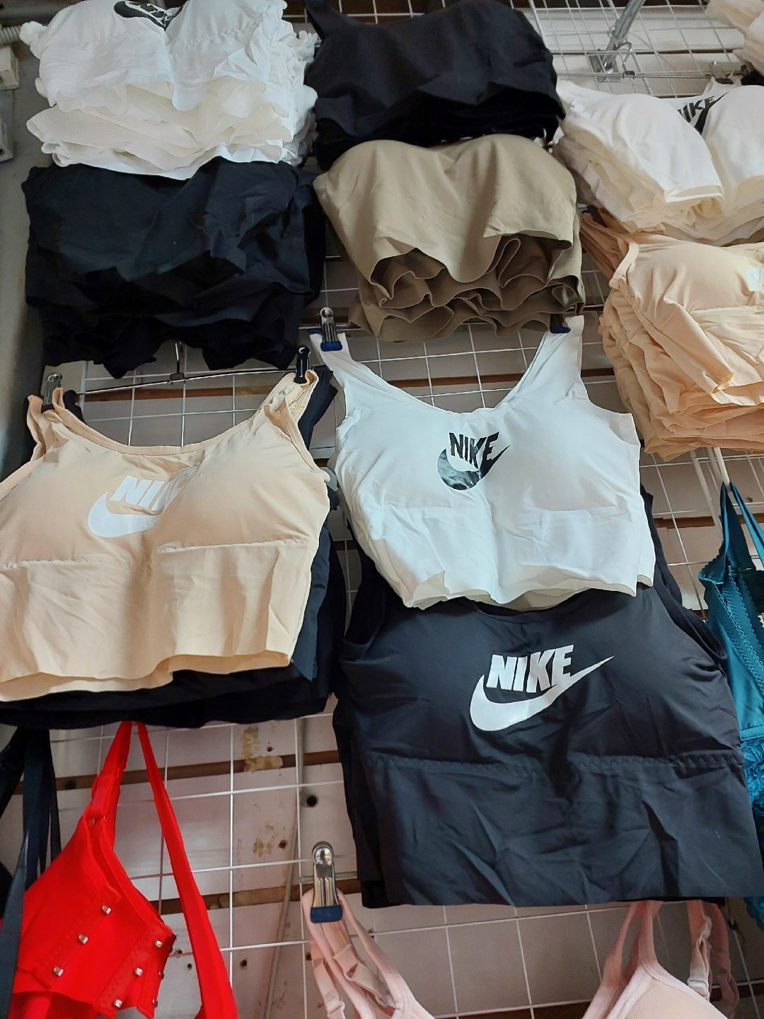 топы женские спортивные,спортивный топ nike,спортивные топы,спортивные бюстгальтеры,спортивные топики