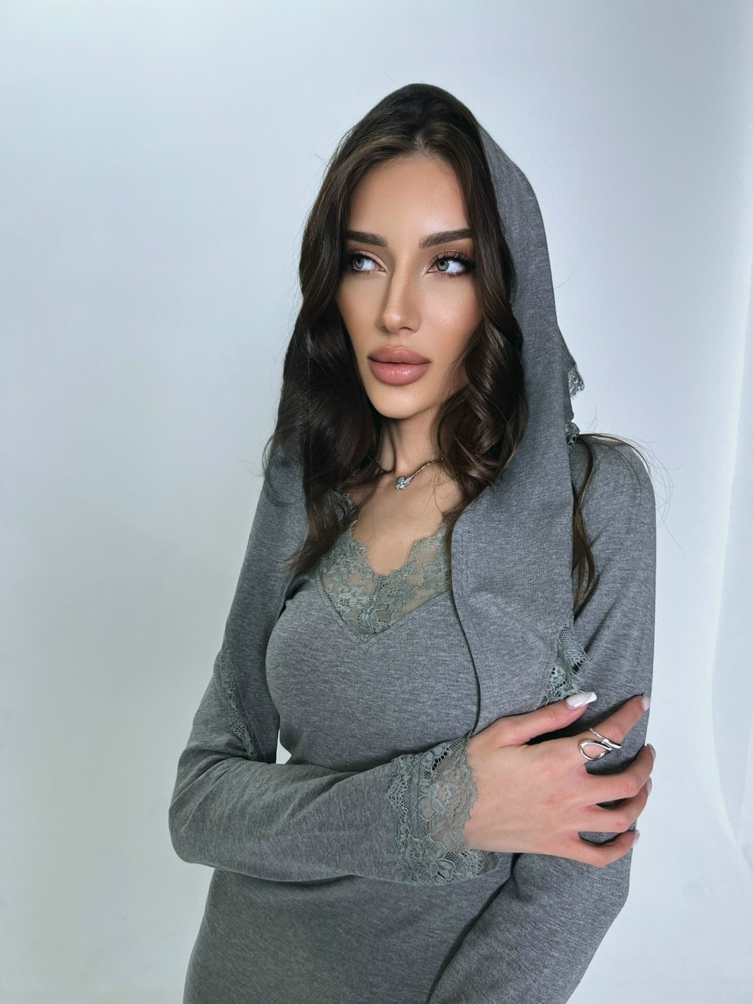 платье с капюшоном,трикотажное платье,трикотажное платье с капюшоном,платье длинное с капюшоном,платье макси с капюшоном