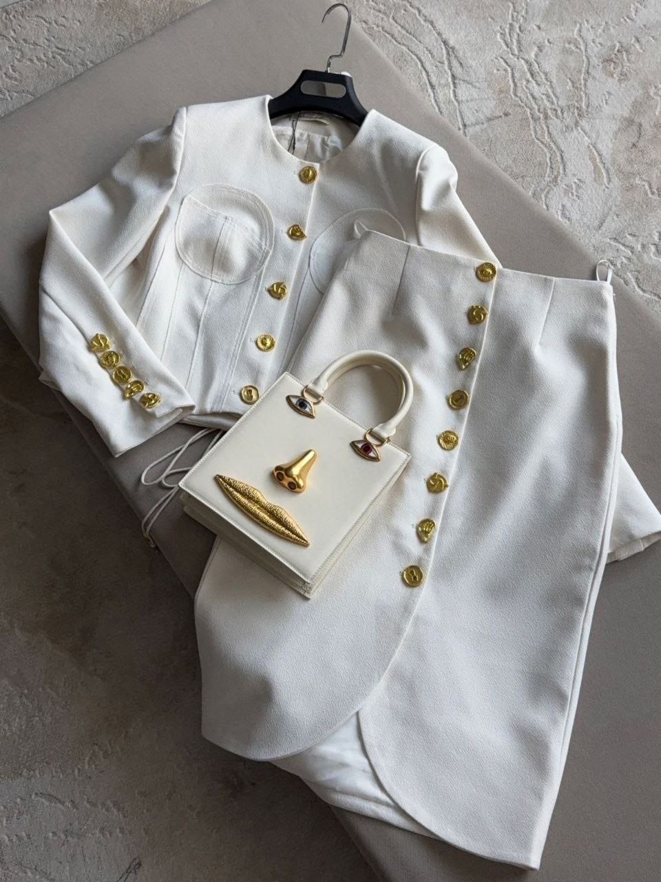 женский костюм,костюмы классические,костюмы в стиле шанель,костюм женский деловой,белый твидовый женский костюм с юбкой в стиле шанель от бренда urs