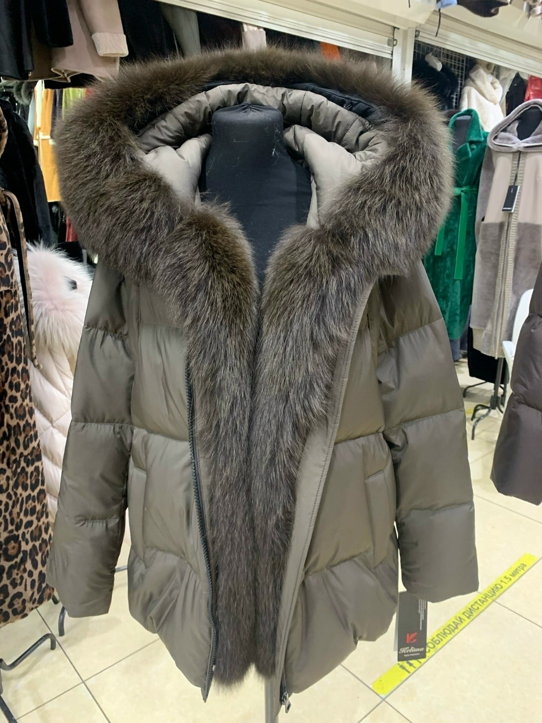 пуховик с натуральным мехом,пуховик женский с натуральным мехом,куртка пуховик с натуральным мехом женская,пуховик,женский пуховик
