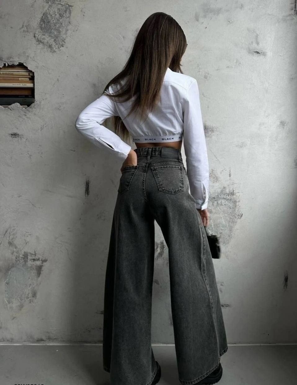 женские джинсы,джинсы ткань,блузка стильная,джинсах,модные женские джинсы в сезоне 2025-2025