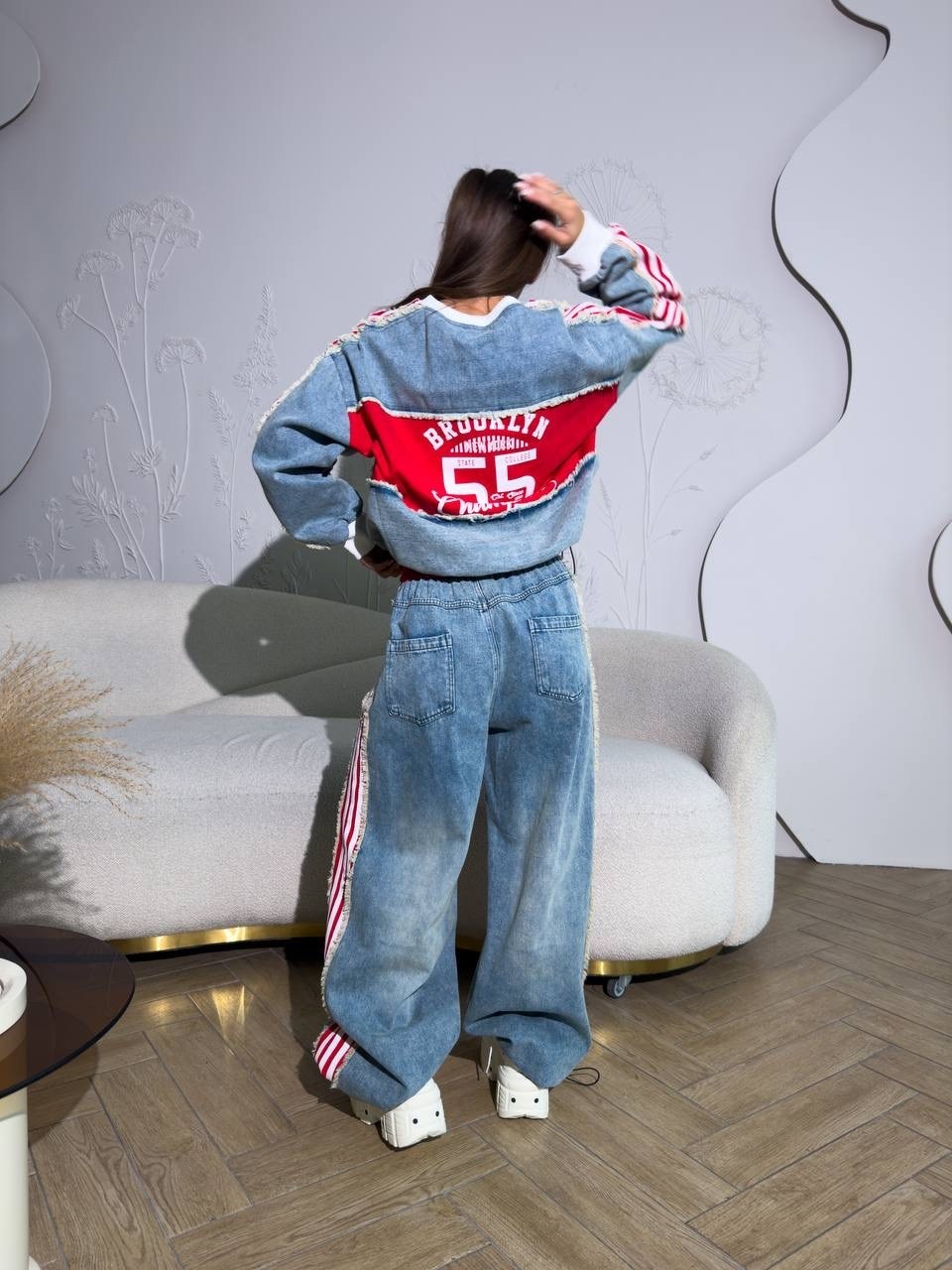 джинсы с лампасами,женский костюм,джинсы комбинированные,костюм дизайнерский,спортивный костюм