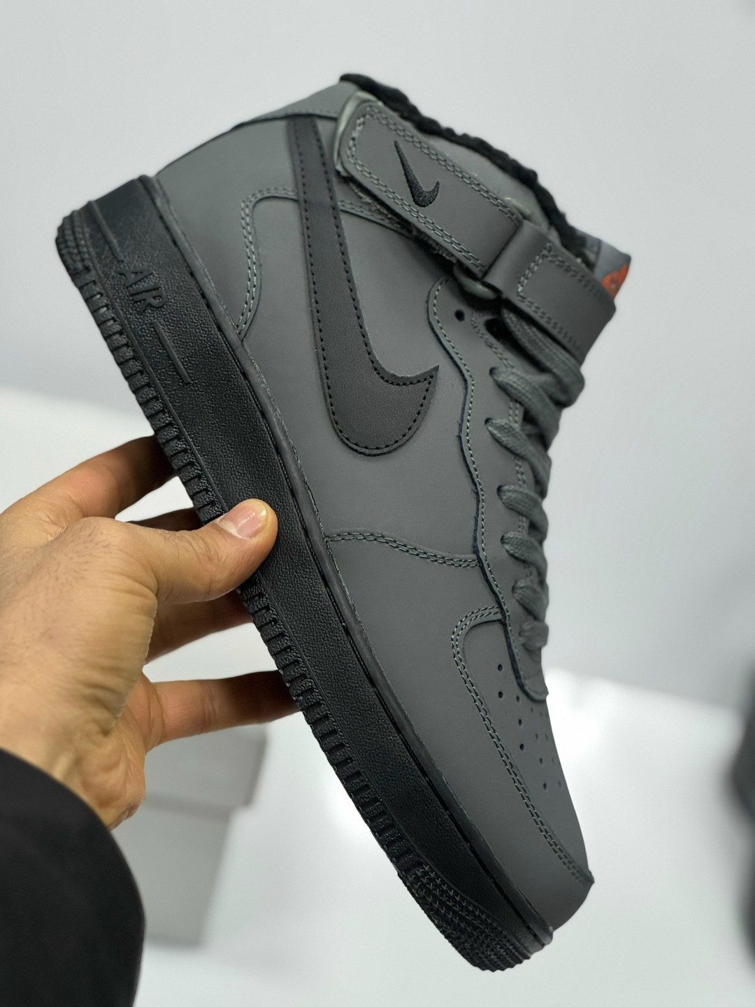 зимние кроссовки nike air force 1 hi цвет серый,зимние кроссовки nike air force 1,кроссовки nike air force 1 мужские,кроссовки nike air force 1,кроссовки nike air force 1 mid