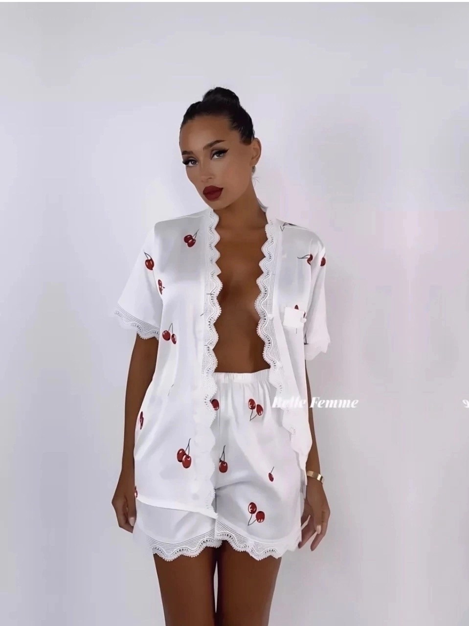 шелковая пижама женская,пижама домашняя со штанами belle_femme,пижамы женски,пижама рубашка шорты,белая пижама с вишнями