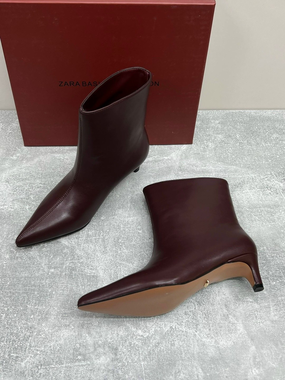 женские кожаные ботильоны с острым носком,ботильоны демисезонные остроносые на высоком каблуке bati 304308520,женские ботильоны с острым носком,женские ботильоны,