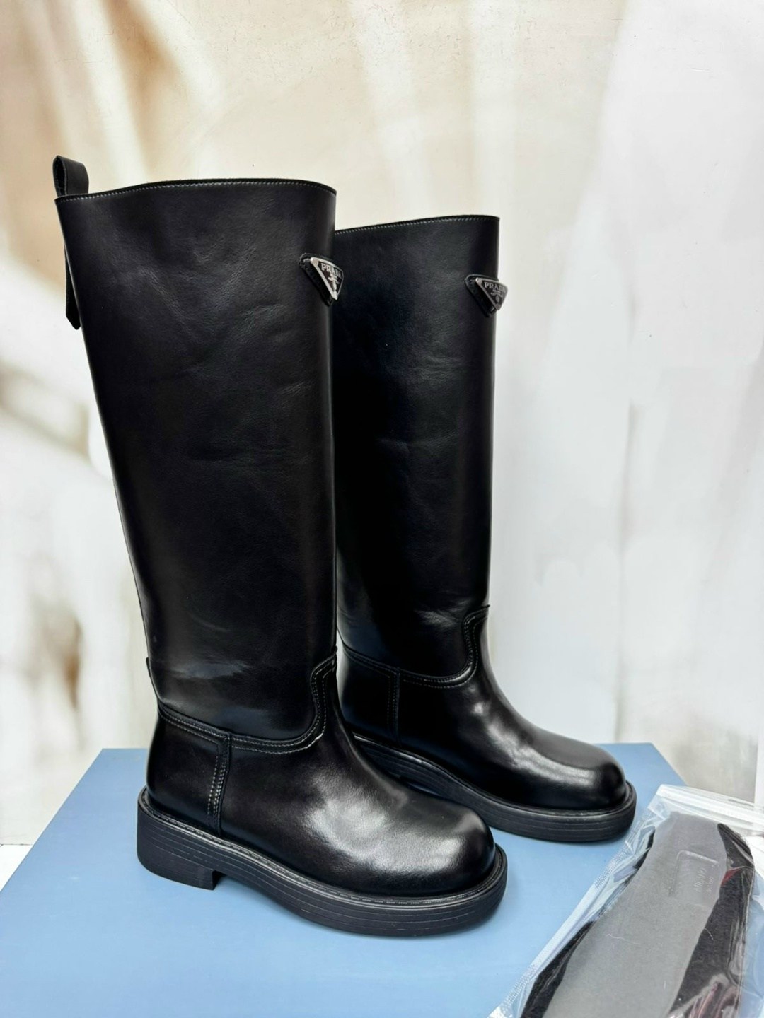 высокие сапоги,женские сапоги,сапоги кожаные,сапожки фенди,сапоги трубы женские