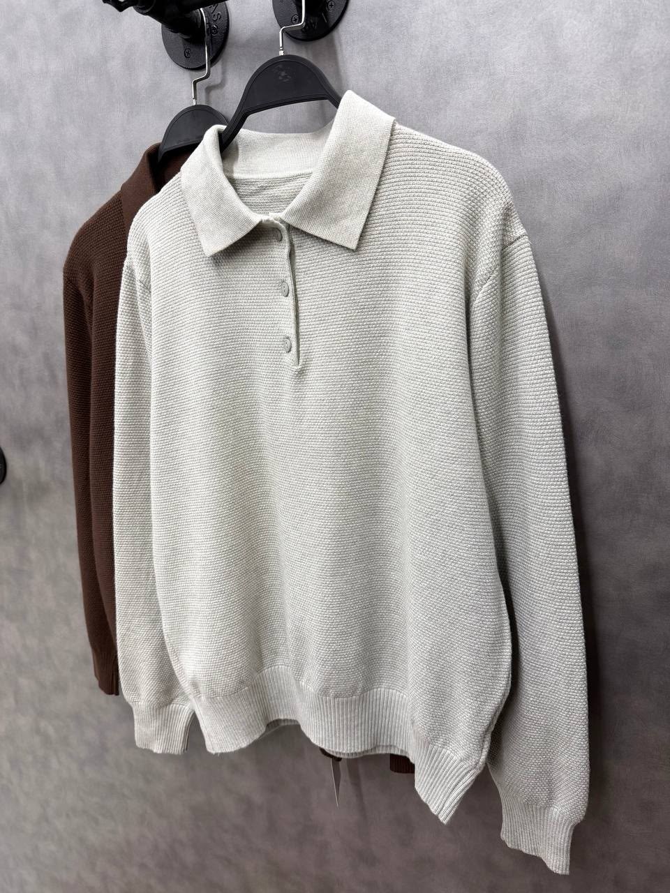 свитер прямого кроя,свитер с воротником поло,одежда повседневная,широкие джинсы,комплект свитер