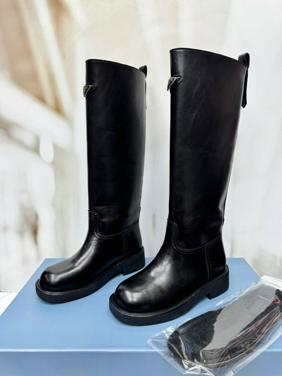 высокие сапоги,женские сапоги,сапоги кожаные,сапожки фенди,сапоги трубы женские