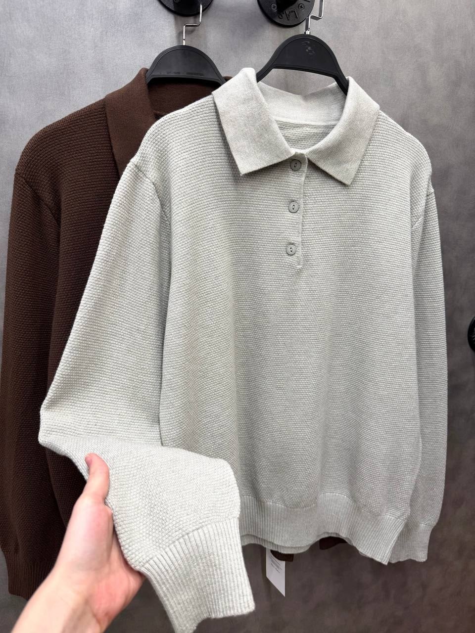 свитер прямого кроя,свитер с воротником поло,одежда повседневная,широкие джинсы,комплект свитер