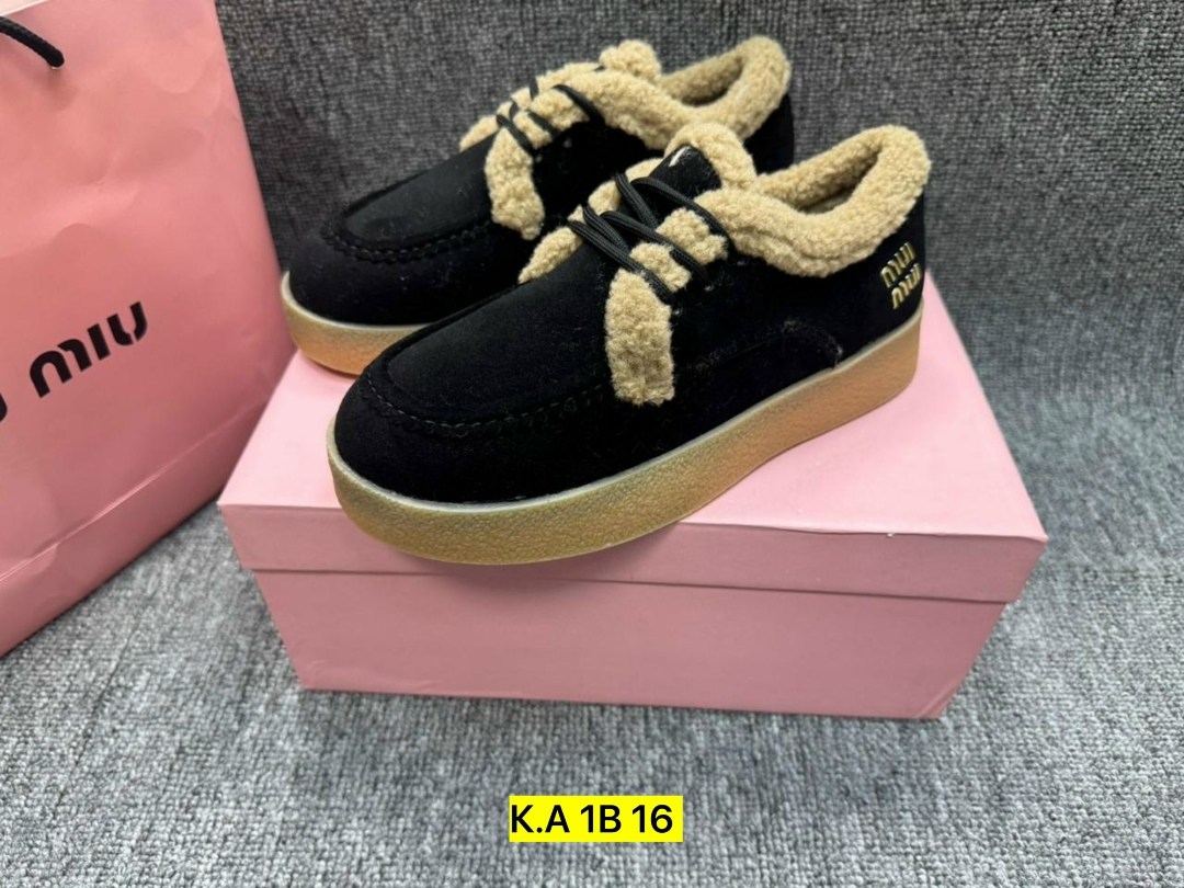 ,женская ,угги замш,женские зимние замшевые ботинки miu miu с мехом бежевые,ботинки миу миу женские зимние