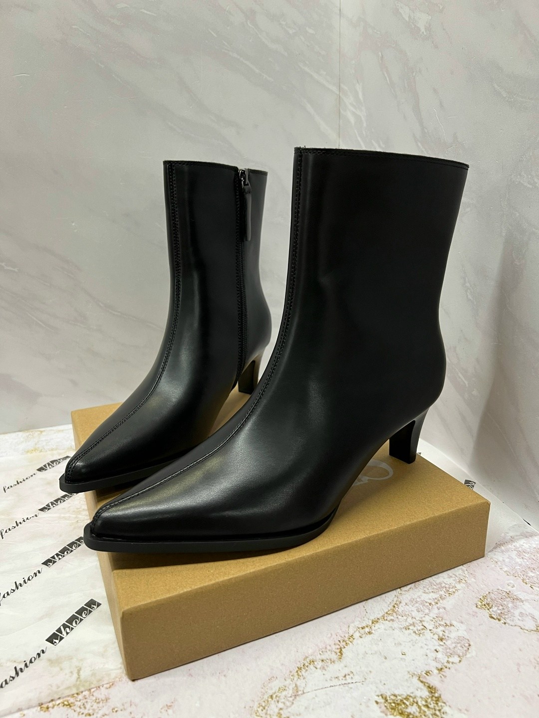 замшевые ботильоны,замшевые женские ботильоны с острым носком на,,женские ботильоны,женские ботильоны с острым носком на тонком каблуке с молнией