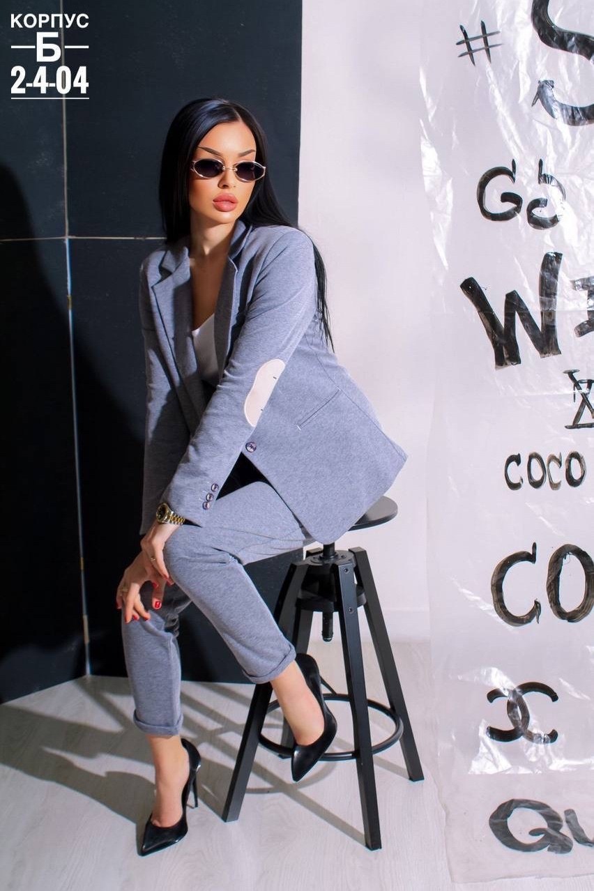 серый брючный костюм,брючный костюм женский,серый костюм женский брючный,женский деловой брючный костюм,брючной костюм