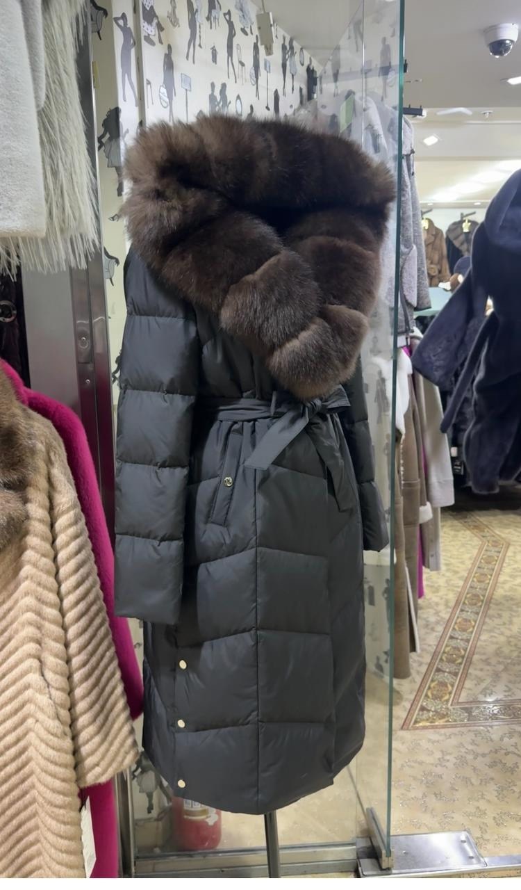 пуховик с натуральным мехом,женский пуховик с натуральным мехом,куртка пуховик мех финиский песец с капюшоном,пуховик с натуральным мехом песца с капюшоном длина 120,пуховик женский