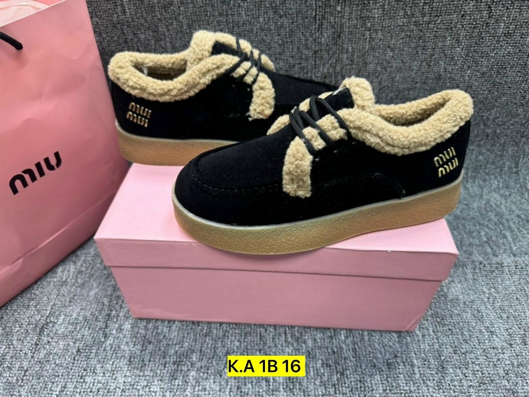 ,женская ,угги замш,женские зимние замшевые ботинки miu miu с мехом бежевые,ботинки миу миу женские зимние