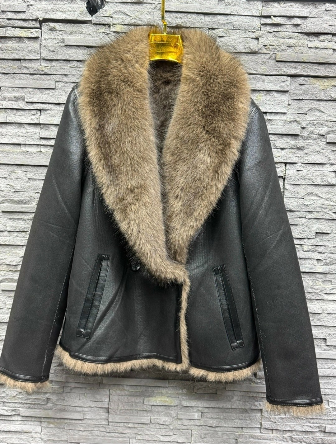 кожаная куртка с мехом,куртка кожаная с меховым воротником,женская дубленка,кожаная куртка,куртка с мехом