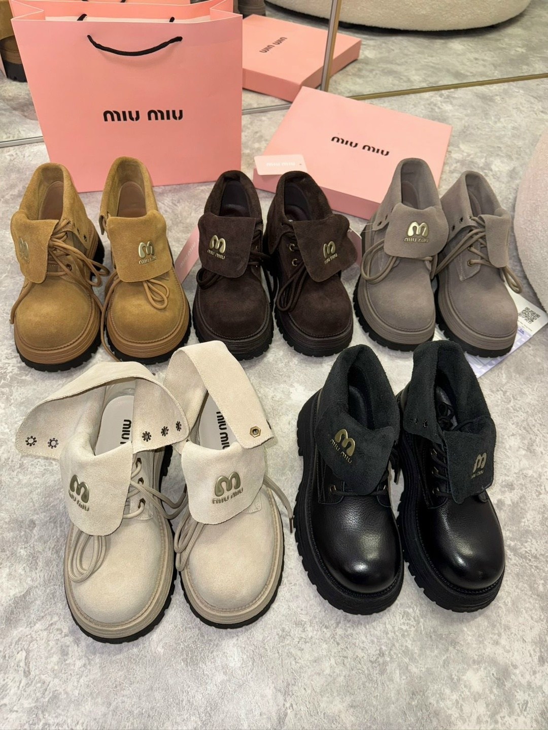 ботинки замшевые miu miu,ботинки miu miu,женские ботинки miu miu,ботинки женские miu miu зимние,ботинки миу миу натуральные замшевые miu miu