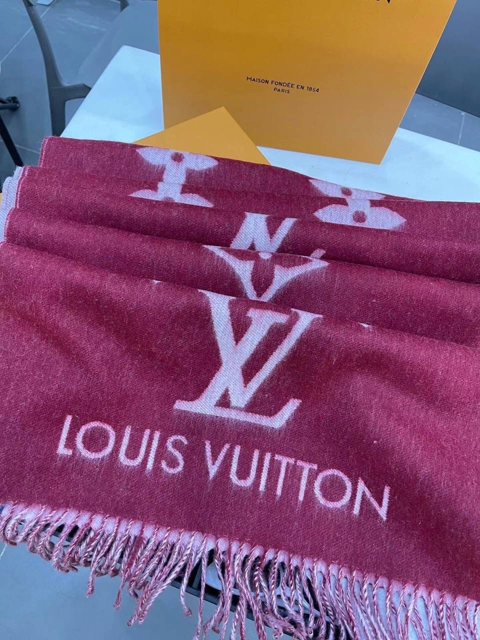 кашемировый шарф louis vuiton,шарф louis vuitton,шарф луи виттон суприм,шарф louis vuitton reykjavik бордовый,шарф луи виттон