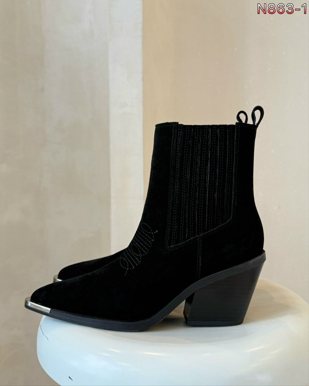 ,замшевые ботинки казаки uterque,замшевые казаки,ковбойские ботильоны женские,замшевые ботинки