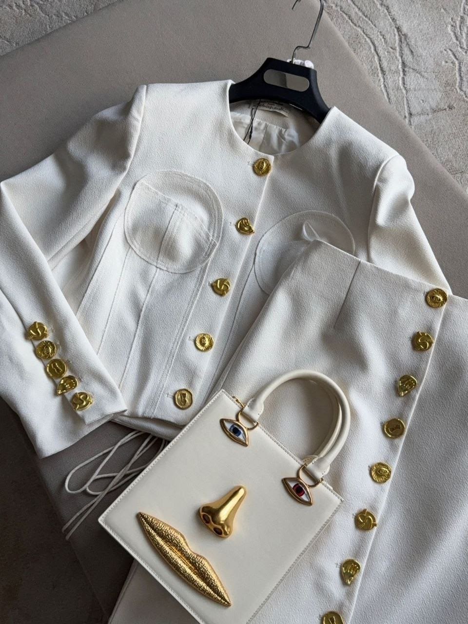 женский костюм,костюмы классические,костюмы в стиле шанель,костюм женский деловой,белый твидовый женский костюм с юбкой в стиле шанель от бренда urs