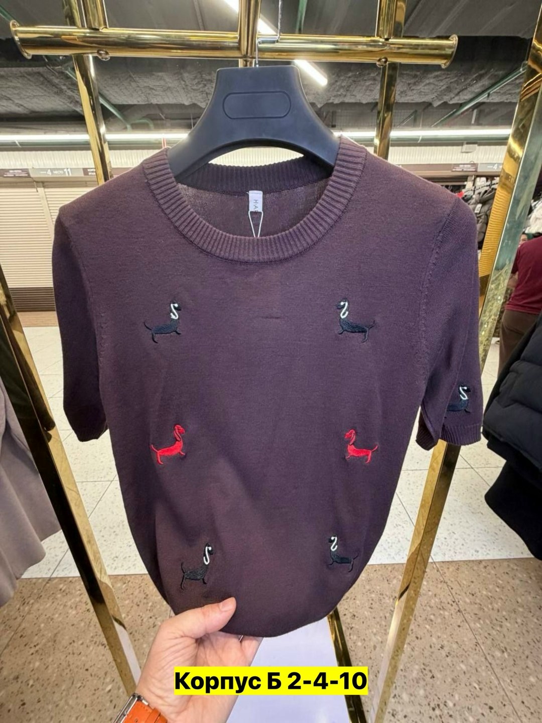 женская кофта,свитер с вышивкой таксы,свитер с вышивкой,кофточка,свитера женские