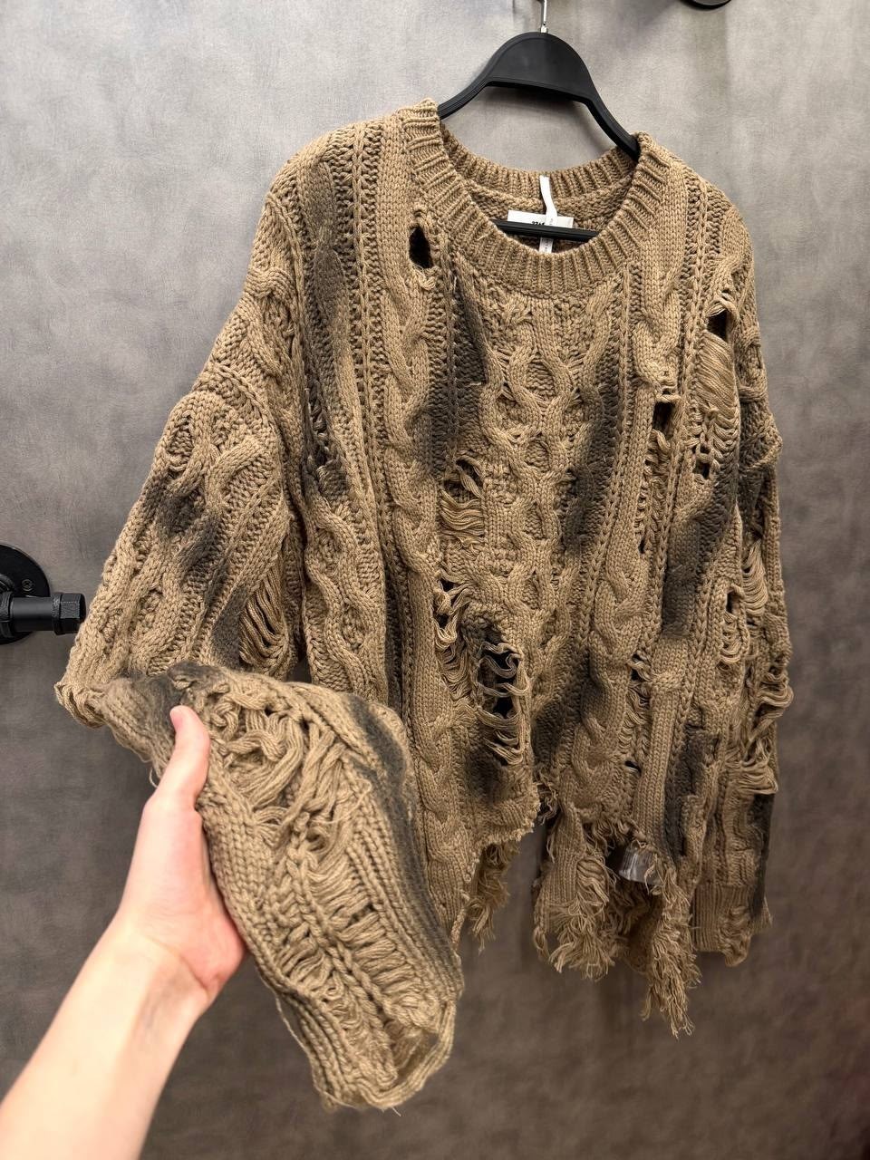 рваный свитер оверсайз в корейском стиле y2k,свитер оверсайз,рваный свитер,рваный свитер дизайнер,рваный свитер оверсайз в корейском стиле y2k curtine