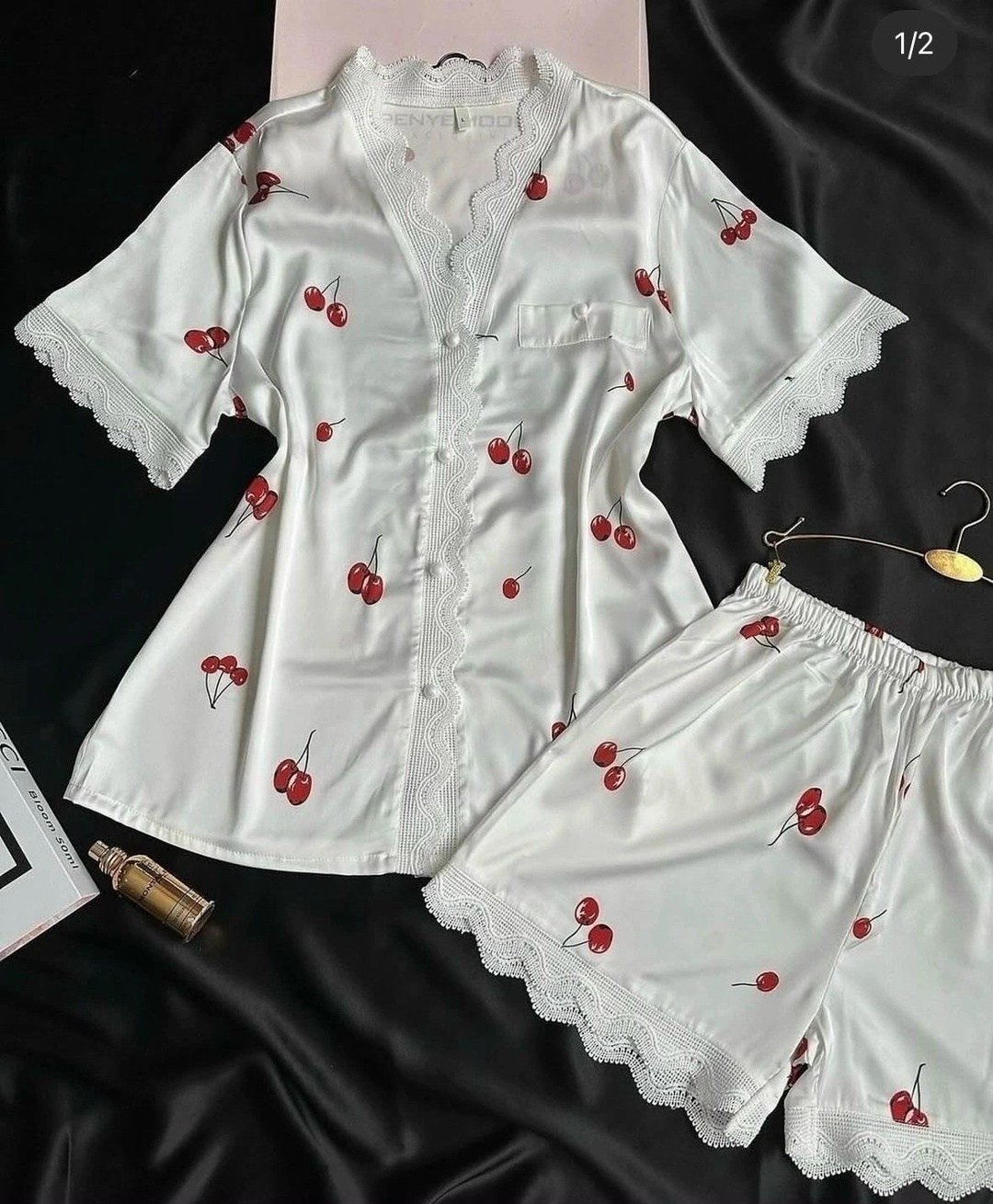 шелковая пижама женская,пижама домашняя со штанами belle_femme,пижамы женски,пижама рубашка шорты,белая пижама с вишнями
