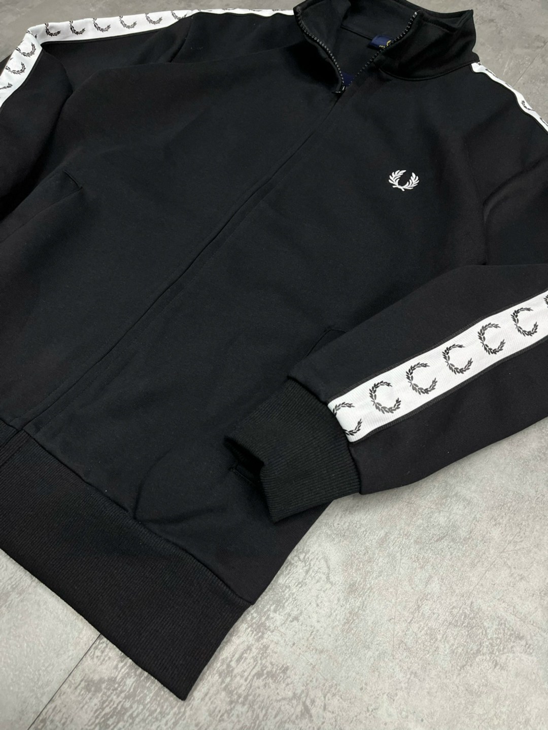 мужская кофта,fred perry олимпийка с лампасами,олимпийка фред перри белая,кофта fred perry,кофта для мужчин