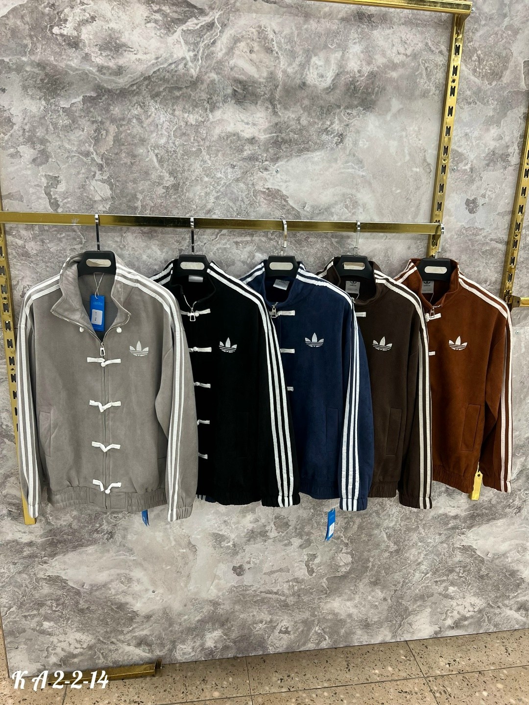 куртка бомбер adidas,куртка,спортивные демисезонные курточки из мягкой замшевой ткани,бомбер adidas