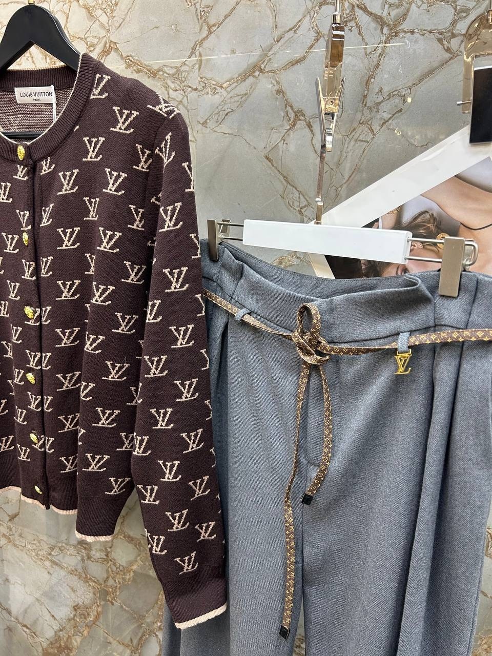 женский серый кардиган louis vuitton,кардиган луи виттон,костюм от луи виттон женские,louis vuitton кардиган,женский кардиган louis vuitton