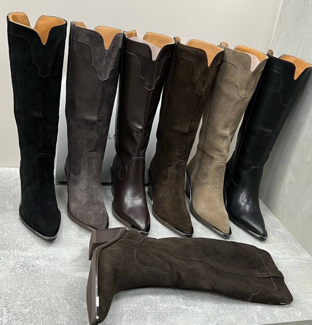 сапоги казаки женские высокие натуральная замша демисезонные,высокие сапоги казаки для женщин из натуральной замши,сапоги казаки,замшевые натуральные сапоги казаки на каблуке демисезонные,сапоги казак