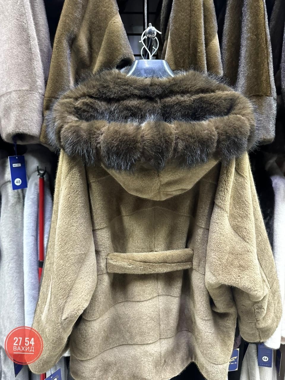 шубка из меха европейской норки с капюшоном из меха куницы,норковая шуба,шубка из меха норки с английским воротником,шубка,шуба