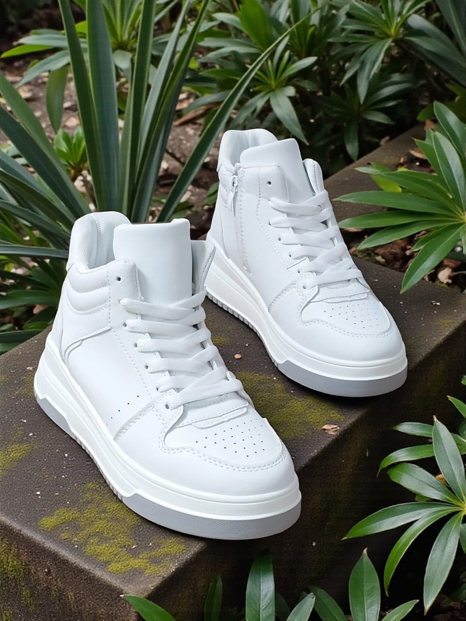 ,высокие белые кроссовки женские прада,кроссовки высокие женские,белые высокие кроссовки,белые высокие кроссовки женские