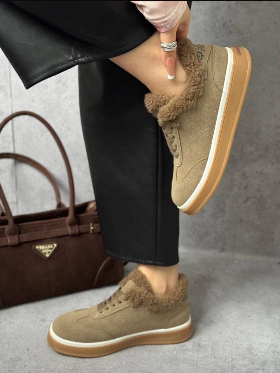 кроссовки loro piana,,зимние женские кроссовки из замши с мехом loro piana серые,зимние кеды loro piana из натуральной замши,брендовые модные замшевые зимние кеды с мехом beplatinum