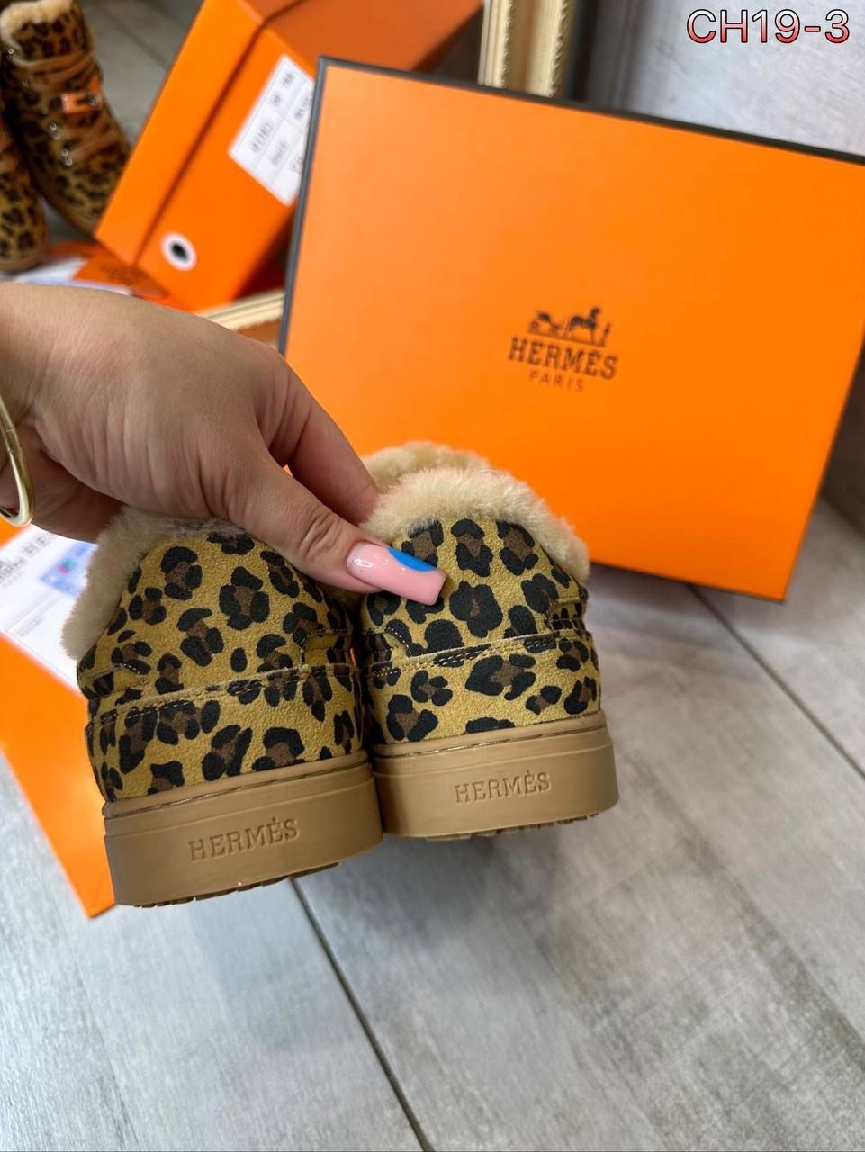 зимние кроссовки ugg натуральная кожа и мех люкс,,кеды с натуральным мехом hermes, женская,кроссовки hermes