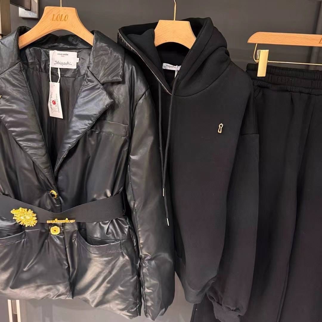 костюм тройка монклер,костюм moncler женский тройка,костюм женский,спортивный костюм moncler,костюм тройка женский