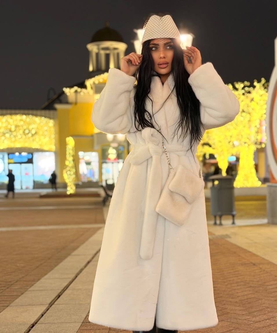 девушка,шуба белая,шуба модная,искусственная шуба экошуба под норку длинная,норковая шуба белая