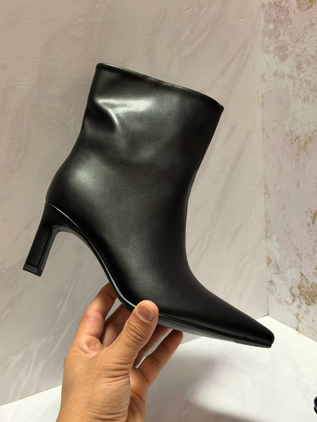 ботильоны женские,кожаные ботильоны zara,кожаные женские ботильоны с острым носком,, женская