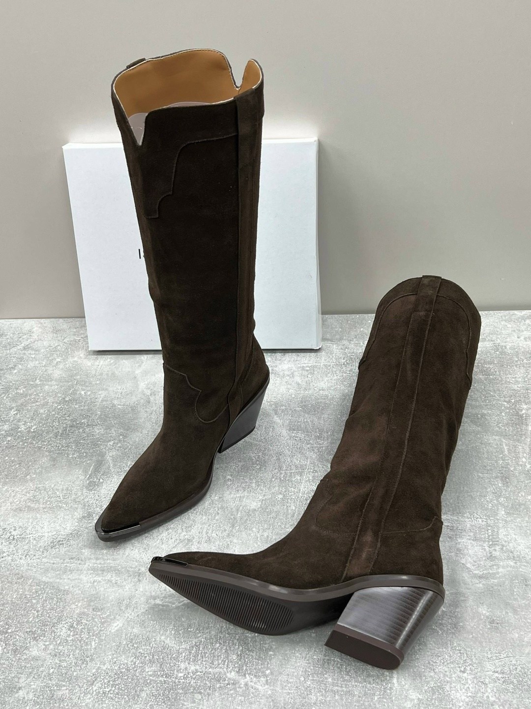 сапоги казаки женские высокие натуральная замша демисезонные,высокие сапоги казаки для женщин из натуральной замши,сапоги казаки,замшевые натуральные сапоги казаки на каблуке демисезонные,сапоги казак