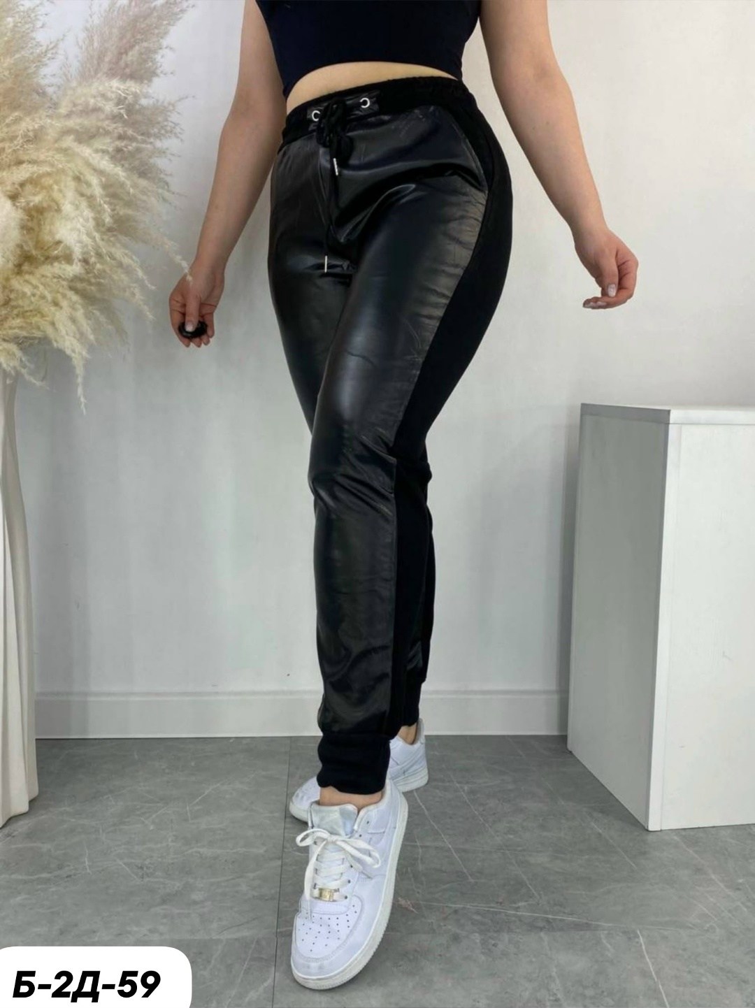 женские кожаные штаны,брюки женские из экокожи,брюки женские кожаные,джоггеры кожаные,брюки кожаные
