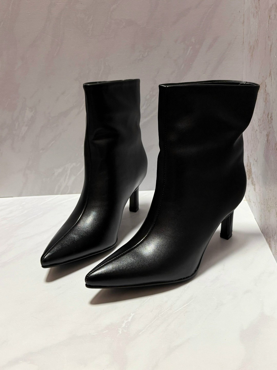 ботильоны женские,кожаные ботильоны zara,кожаные женские ботильоны с острым носком,, женская