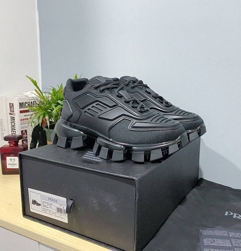 мужские кроссовки prada,кроссовки prada,кроссовки prada cloudbust thunder prada,кроссовки cloudbust thunder на толстой подошве prada черный,женские массивные кроссовки prada cloudbust thunder