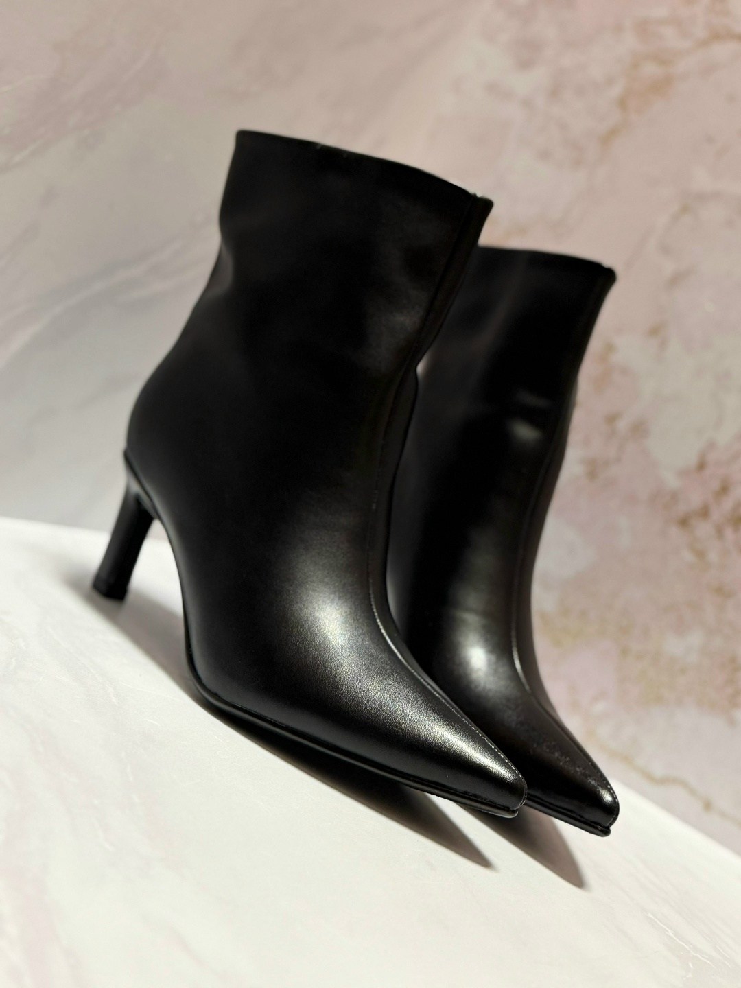 ботильоны женские,кожаные ботильоны zara,кожаные женские ботильоны с острым носком,, женская