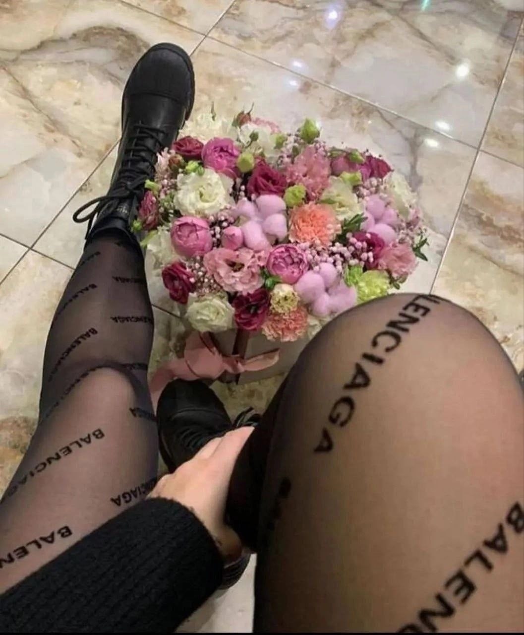 колготки баленсиага с надписями,баленсиага колготки,колготки модные,колготки balenciaga,колготки женские капроновые с рисунком баленсиага