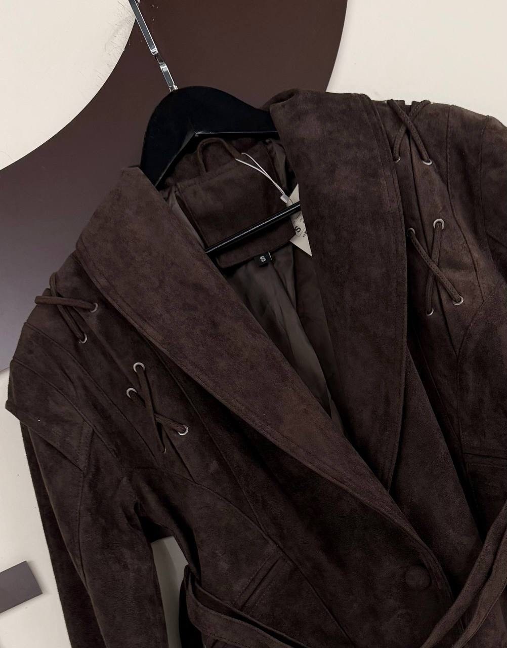 замшевая куртка,куртка замшевая женская,куртка из замши,классическая коричневая замшевая женская куртка с поясом,замшевая куртка с поясом