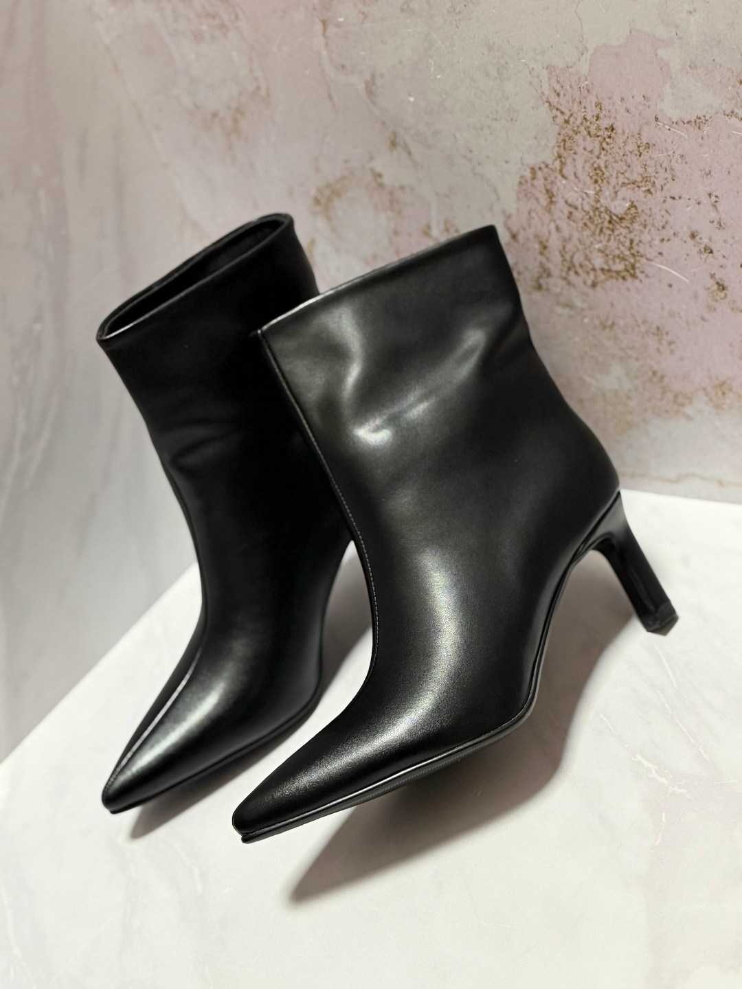 ботильоны женские,кожаные ботильоны zara,кожаные женские ботильоны с острым носком,, женская