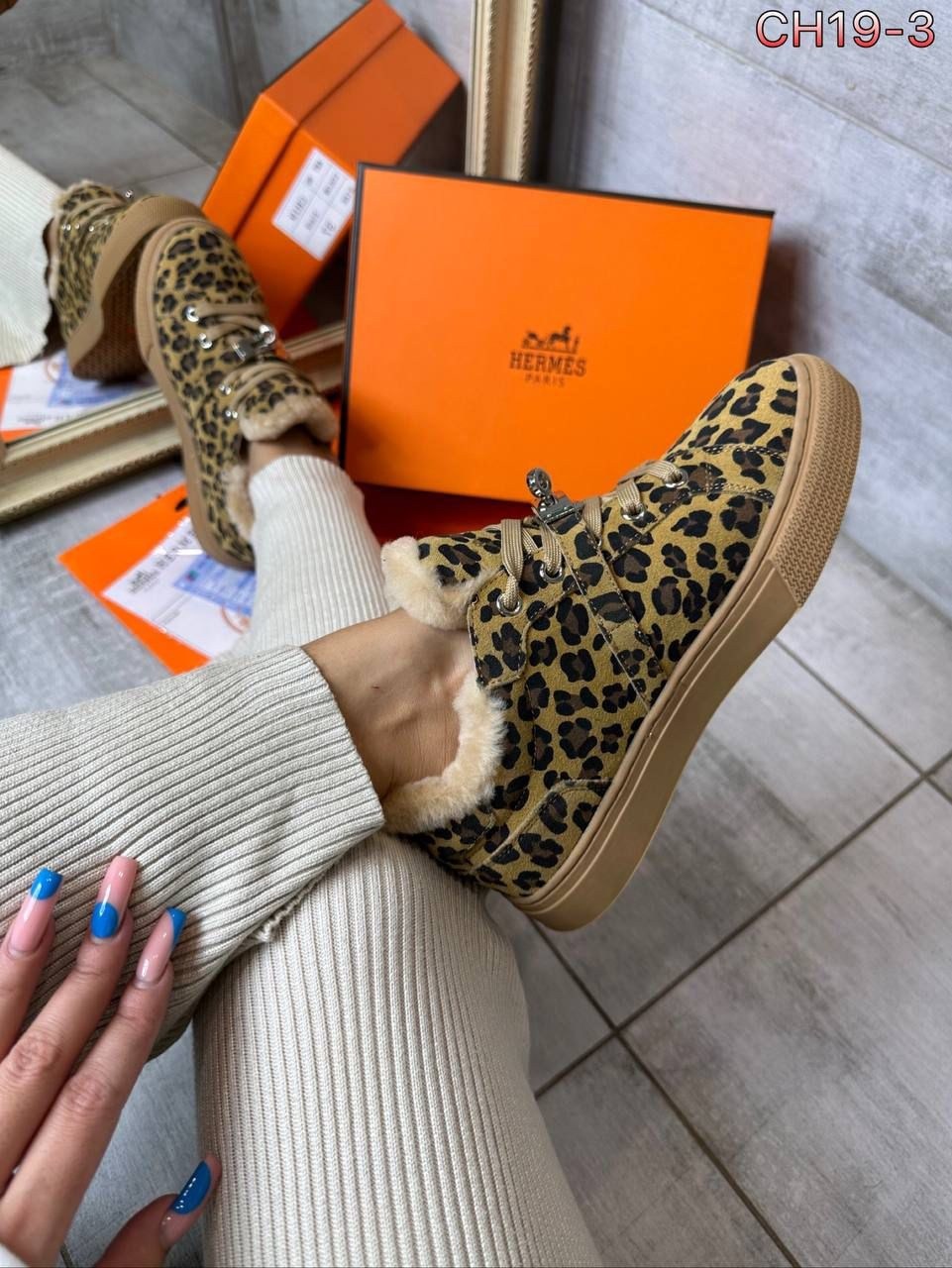 зимние кроссовки ugg натуральная кожа и мех люкс,,кеды с натуральным мехом hermes, женская,кроссовки hermes